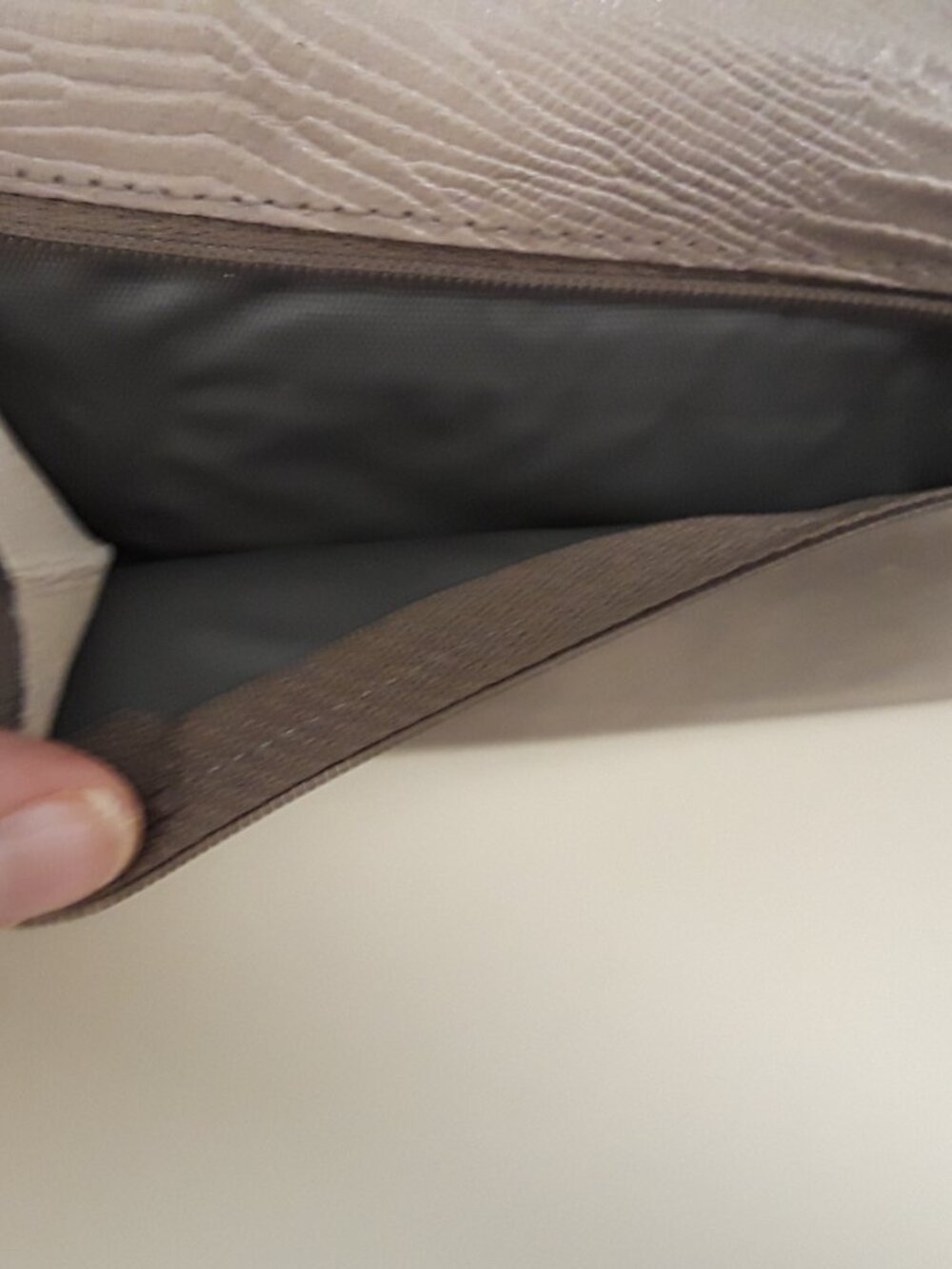 Prince Gardner Leather Checkbook Wallet with snap closure, zipper coin closure - Picture 4 of 11